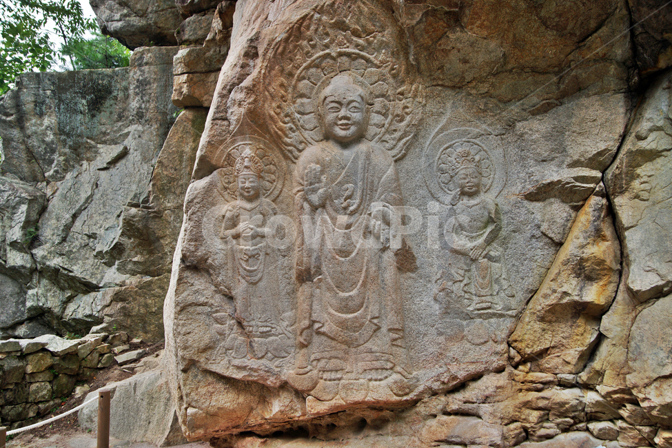서산용현리마애여래삼존상,마애여래삼존상,백제의미소,국보제84호,마애불,석가불,미륵보살,제화갈라보살,백제시대,한국전통,한국문화,korean traditional,korean culture,조각상,동상,석상,조형물,statue,bronze statue,stone statue