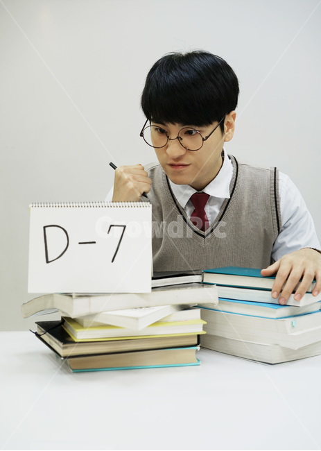 수능,교육,학생,교복,시험,강의,수업,고등학생,고3,남고생,남자고등학생,남고,수능시험,기말고사,중간고사,모의고사,exam,quiz,test,학업,공부,남자,남학생,사람,인물,인간,human,person,얼굴표정,facialexpression,face,남성,man,male,학교,education,learning,study,schoo,사람,인물,인간,human,person,얼굴표정,facial expression,face,남성,남자,man,male,감정표현,기분,feeling,emotion,교육,학교,공부,education,learning,study,school