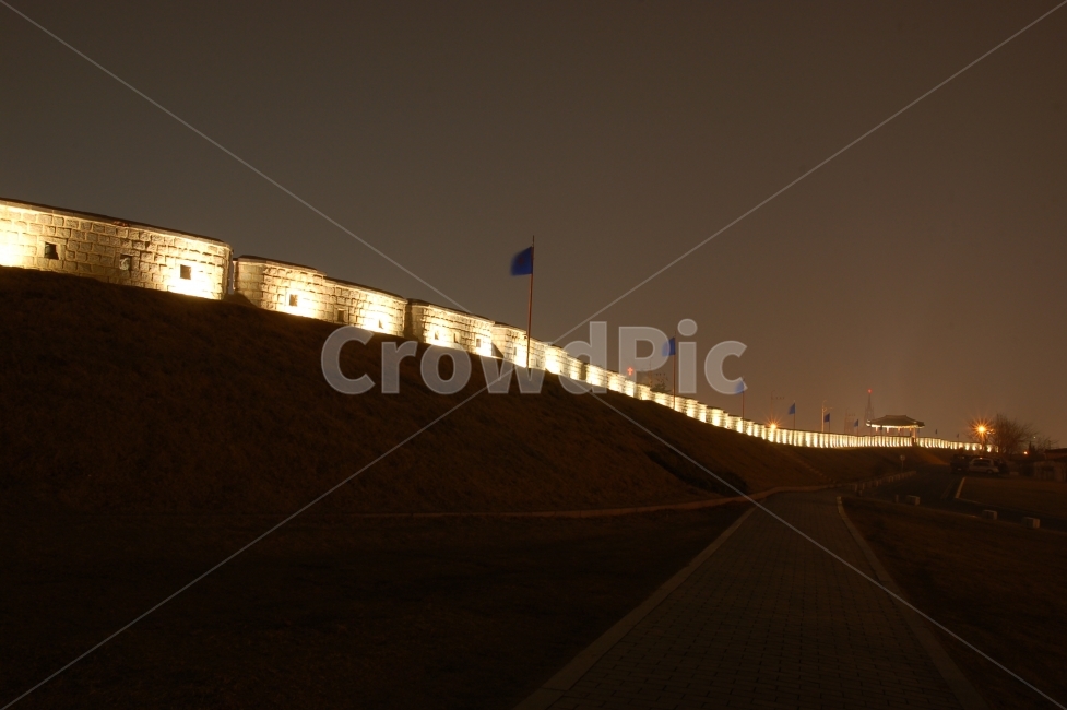 수원화성,수원,유네스코,유네스코문화유산,문화재,전통,한국,코리아,헤리티지,Heritage,성곽,야경,야경,밤,풍경,nightscape,night,landscape,한국전통,한국문화,korean traditional,korean culture,랜드마크,landmark,tourist attraction,한국랜드마크,한국관광지,한국명소,korea landmark,korea tourist attraction,road,도로