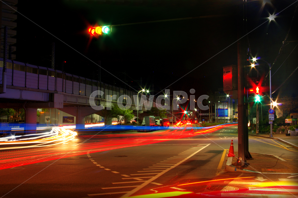 교차로,궤적,장노출,신호등,야경,오거리,야경,밤,풍경,nightscape,night,landscape,교통,교통수단,traffic,transportation,road,도로,intersection,light,빛,traffic light,asphalt,아스팔트