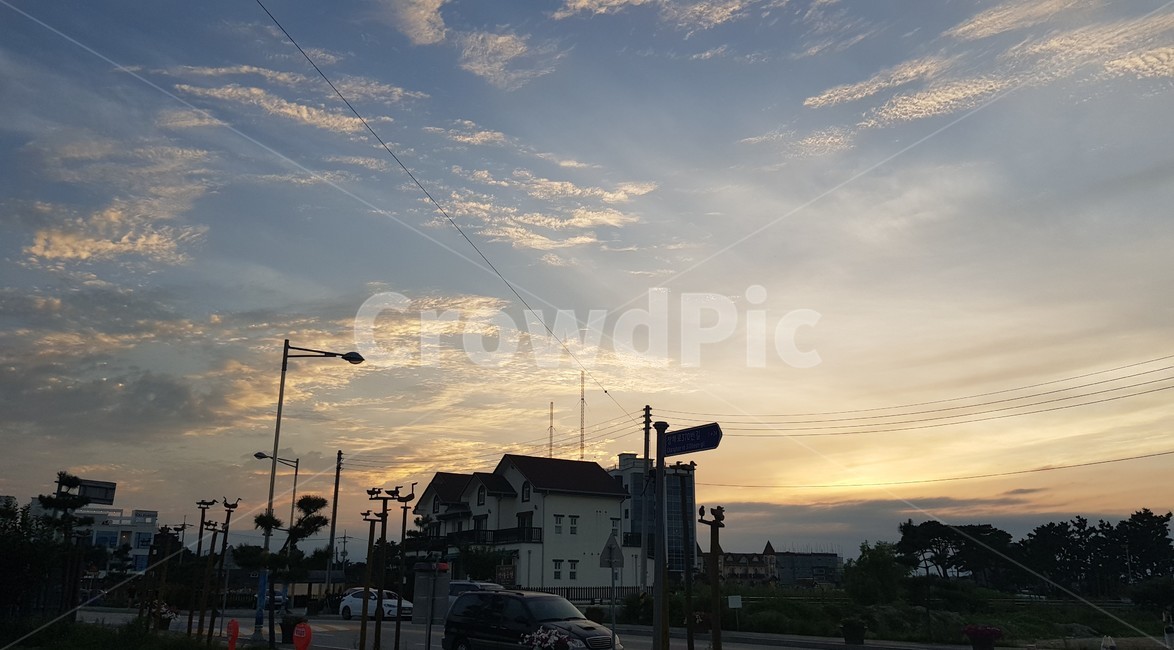 노을,하늘,강릉,구름,거리,가로등,주택,집,이정표,차,sky,양털구름,고즈넉,고요