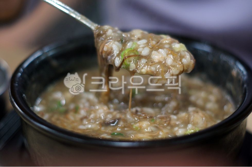 고사리해장국,meatsoup,고사리육개장,porkstew,제주향토음식,국물,국밥,reserves,사발,뚝배기,pottery,earthenpot,고기국밥,ttukbaegi,brackenmeatstew,hangoversoup,brackensoup,kfood,음식,food,요리,플레이팅,foodpresentation,plating,한국음식,한국요리