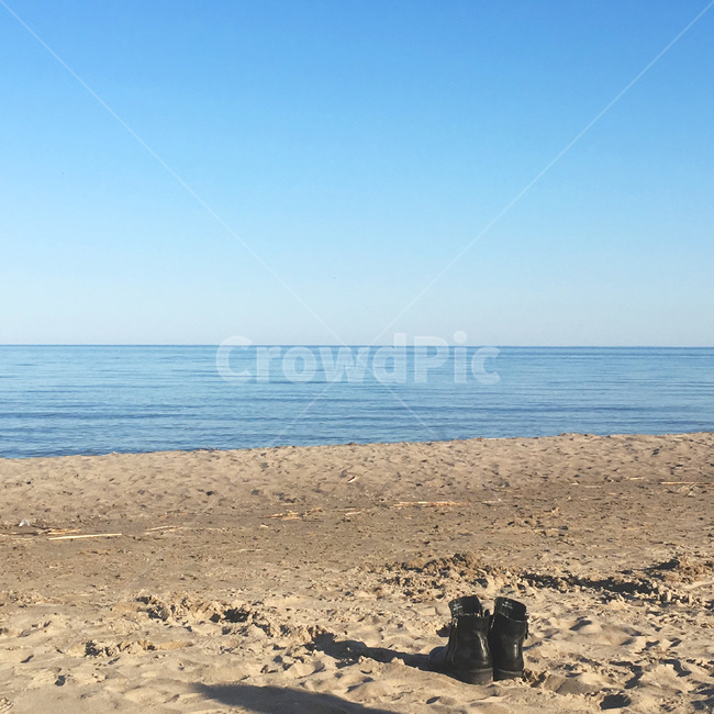 river,sand,shoes,memory,ground,바닥,shoreline,해안선,바다,sea,옥외,outdoors,물,water,nature,자연,ocean,대양
