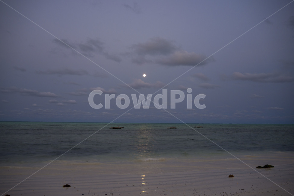 탄자니아,tanzania,zanzibar,잔지바르,잔지바르섬,밤하늘,하늘,sky,cloud,달,moon,ocean,구름,jambiani,잠비아니,아프리카,africa,자연,풍경,nature,landscape,해변,바다,beach,sea,outdoors,옥외