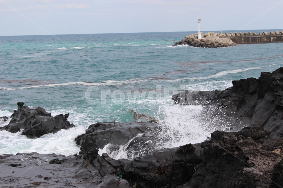제주도,제주도파도,파도,등대,제주도등대,바다,제주도바다,자연,풍경,nature,landscape,한국자연풍경,한국자연경관,korea nature landscape,등대,lighthouse,제주도,jeju,jeju island,water,물,sea,outdoors,옥외,ocean,대양,promontory,곶
