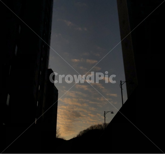 노을,구름,하늘,고요한,풍경,일상,오후,실루엣,그림자,silhouette,shadow,건축물,건물외관,exterior,building,structure,architecture,construction