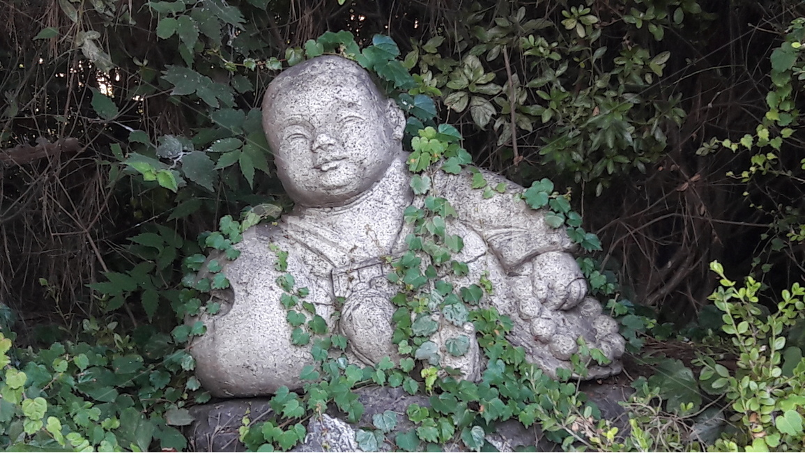 동자승,나무,식물,덩굴식물,봉원사,조각상,동상,석상,조형물,statue,bronze statue,stone statue,종교,신앙,religion,belief,faith