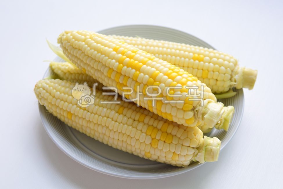 raw corn,corn,boiled,Chodang Corn,skin,cone,food,grains,corn kernels,corner,steamed,white corn,corn husk,granules,Food Ingredients,ingredients,ripe,steam,grain
