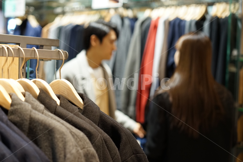 연인,커플,쇼핑,데이트,옷가게,매장,겨울옷,패션,shopping,겨울,계절,winter,season,사람,인물,인간,human,person,연인,커플,사랑,lover,couple,쇼핑,shopping