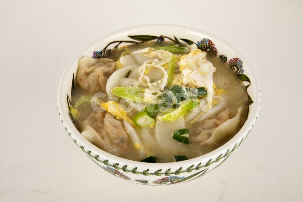 Yogi,restaurant,food,Rice cake and dumpling soup,tteokguk