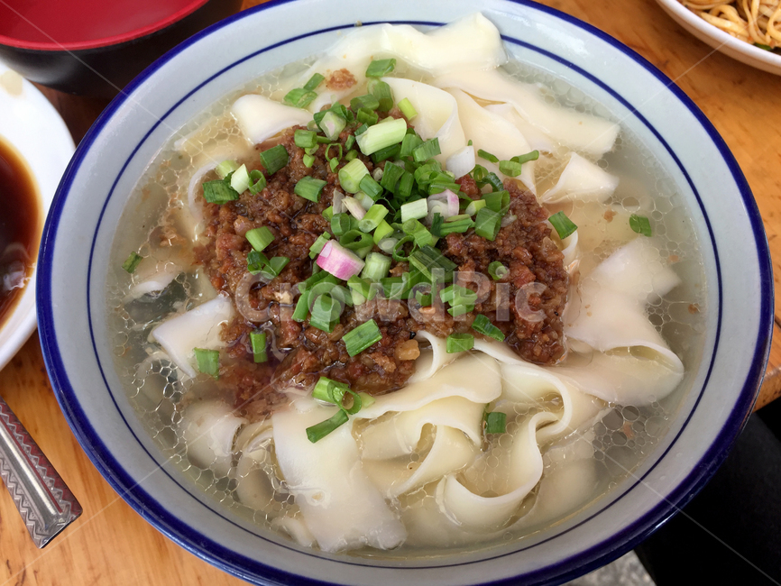 bowl,사발,food,음식,meal,식사,dish,요리,plant,식물,면,국수,중국,사천,탕,식당,이빈,칼국수,刀削面,noodles,noodle,음식,식재료,요리,food,cook,meal,dishes,food reserves