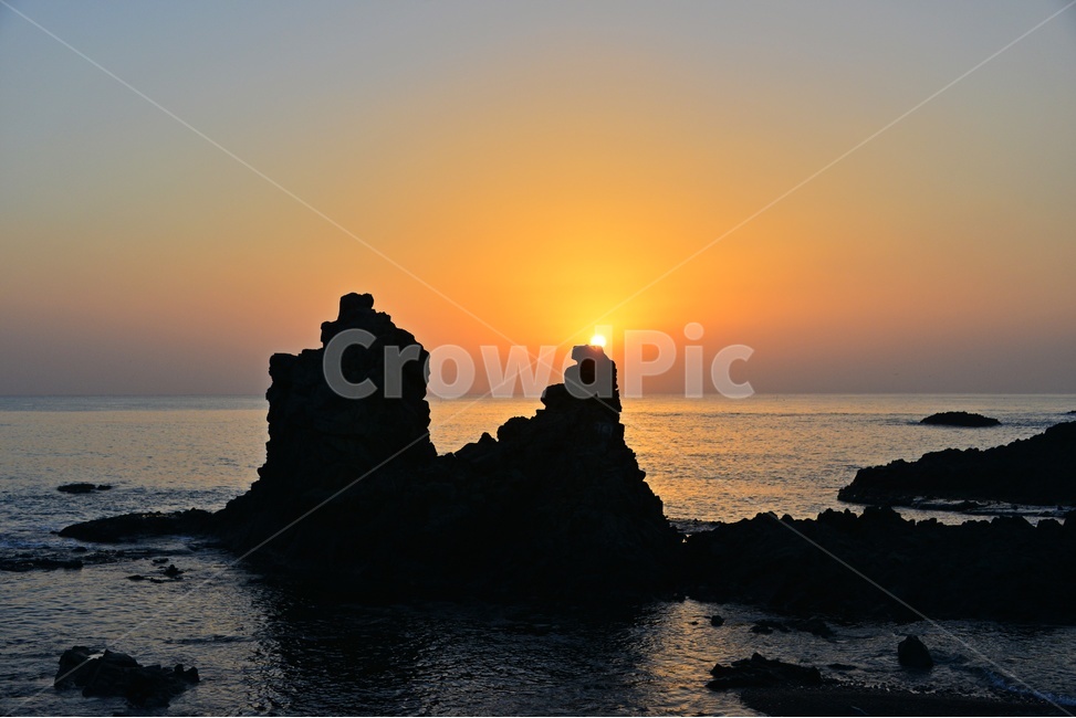 outdoors,옥외,nature,자연,water,물,ocean,대양,sea,바다,shoreline,해안선,coast,연안,해변,경주,양남,읍천,읍천주상절리,주상절리,읍천일출,아침,여명,dawn,새벽,sky,하늘,redsky,붉은하늘,자연,풍경,nature,landscape