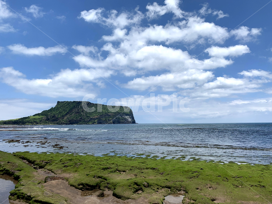 land,나라,outdoors,옥외,nature,자연,water,물,shoreline,해안선,ocean,sea,바다,coast,연안,성산일출봉,제주,제주도,jeju,여름,summer,풍경,scenery