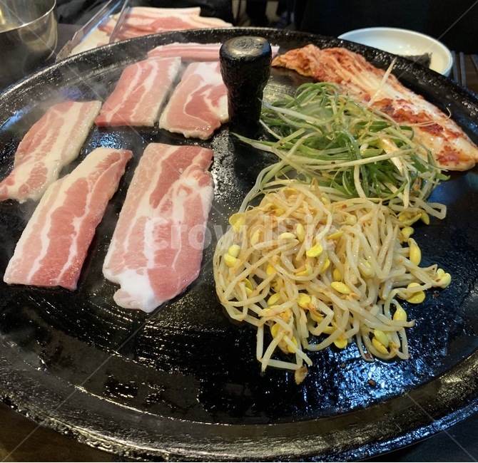 솥뚜껑,삼겹살,삼겹구이,솥뚜껑삼겹살,냉동삼겹살,음식,식재료,요리,food,cook,meal,dishes,food reserves,육류,고기,meat