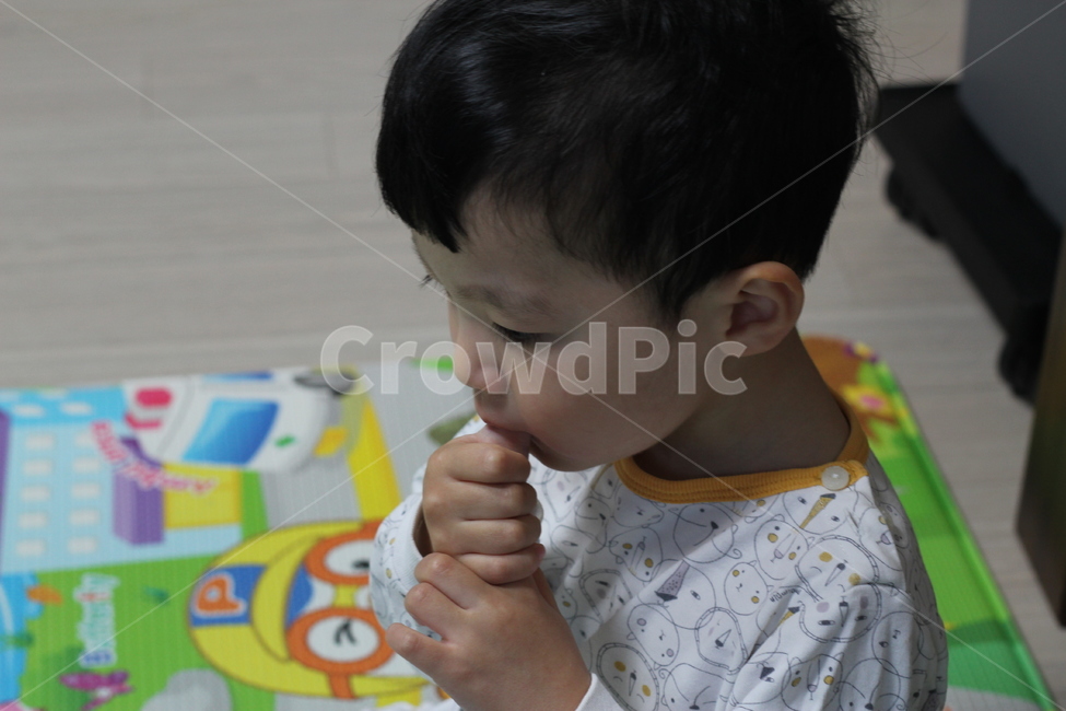 hand washing,children,infant hand sucking,Hand sucking habit,child,Childrens hand washing