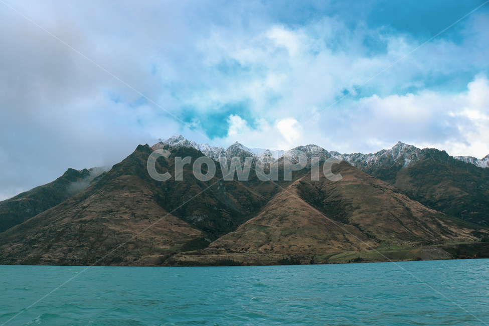 설산,뉴질랜드,맑음,자연,대자연,겨울,트래킹,광경,풍경,산,남섬,southisland,newzealand,snowmountain,눈,landscape,장관,퀸즈타운,퀸스타운,queenstown,산맥,산악지형,지형,세계자연풍경,해외자연풍경,외국자연풍경,world nature landscape,outdoors,옥외,land,땅,nature,shoreline,해안선,water,물,ocean,대양,sea,바다