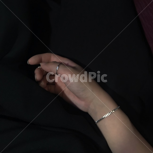 손,손목,팔찌,반지,블랙