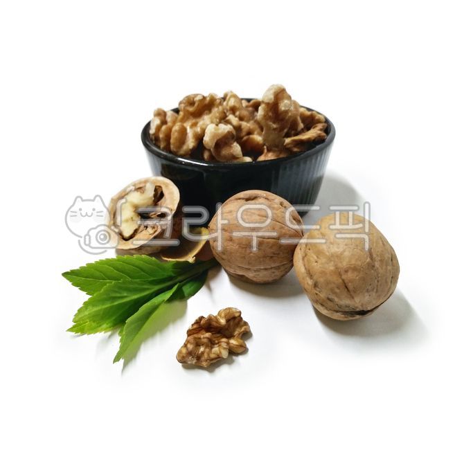 full moon,Fruit,Full moon of the first lunar month,snack,plate,nut,bowl,leaf,food,health food,walnut,nuts,wellbeing,plant,ingredients