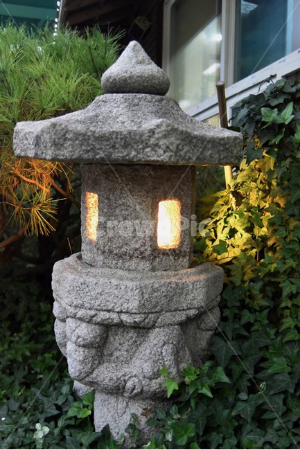 불빛,탑,조명,평온,풀,조각상,동상,석상,조형물,statue,bronze statue,stone statue