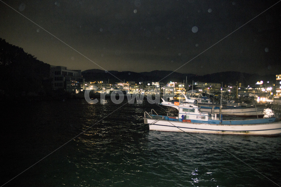 부산,배,스트로보,야경,보트,야경,밤,풍경,nightscape,night,landscape,도시,city,한국도시풍경,한국도시경관,korea cityscape,vehicle,차량,boat,transportation,교통,watercraft,선박,vessel,용기,ferry,나룻배