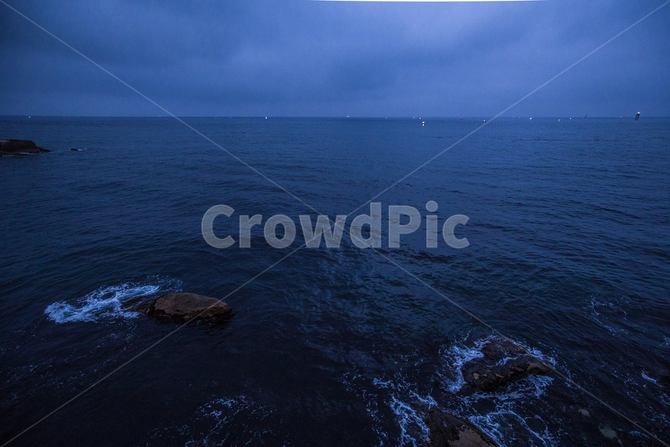바다,하늘,돌,파도,파란색,풍경,자연,풍경,nature,landscape,promontory,곶,ocean,대양,sea,outdoors,옥외,water,물,adventure,모험,leisure activities,레저 활동
