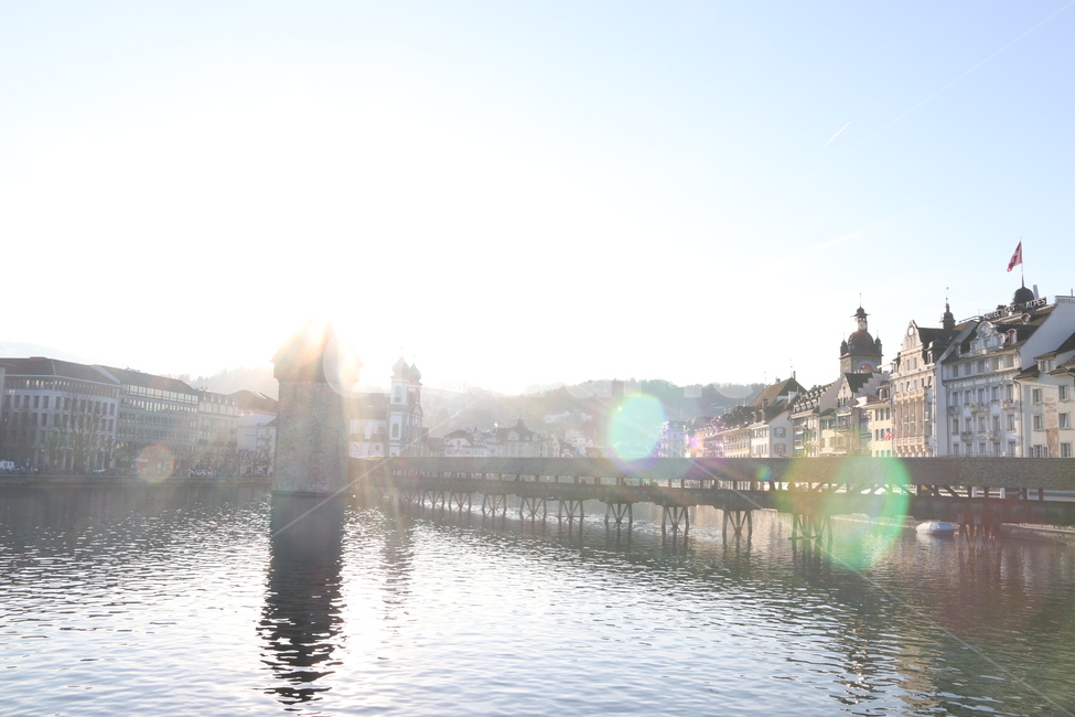 스위스,kapellbrucke,카펠브뤼케,로이스강,luzern,루체른,카펠교,스위즐랜드,반영,호수,햇살,유럽,서유럽,swiss,switzerland,lucerne