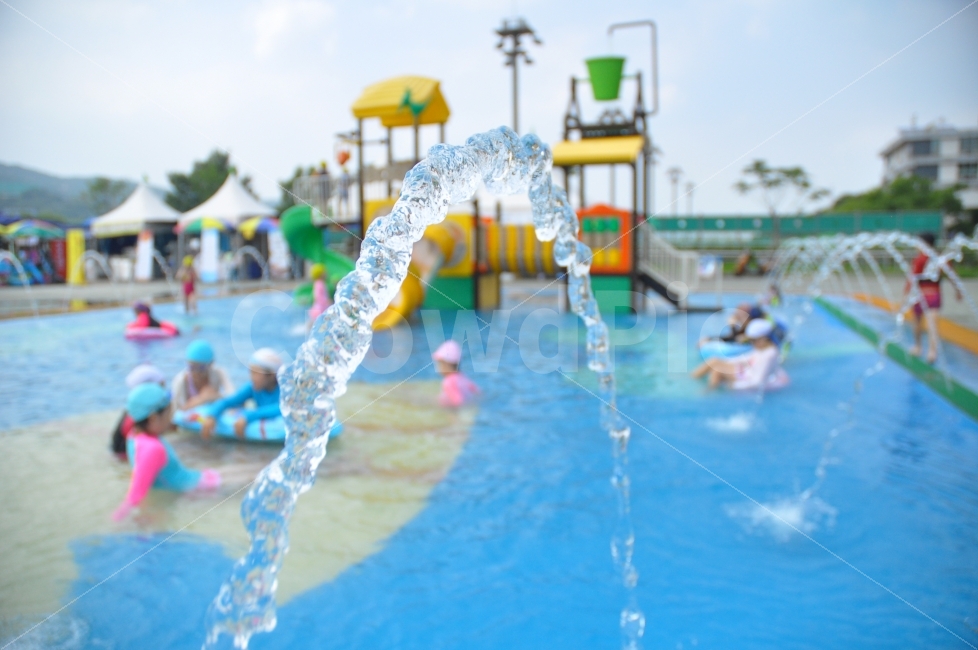 광나루수영장,수영장,물줄기,물,물놀이,아이들,swimmingpool,swim,swimming,water,waterflow,children,moment,여름,계절,summer,season,여행,휴가,traveling,vacation,trip,사람,인물,인간,human,person,amusement park,놀이 공원,water park,워터 파크