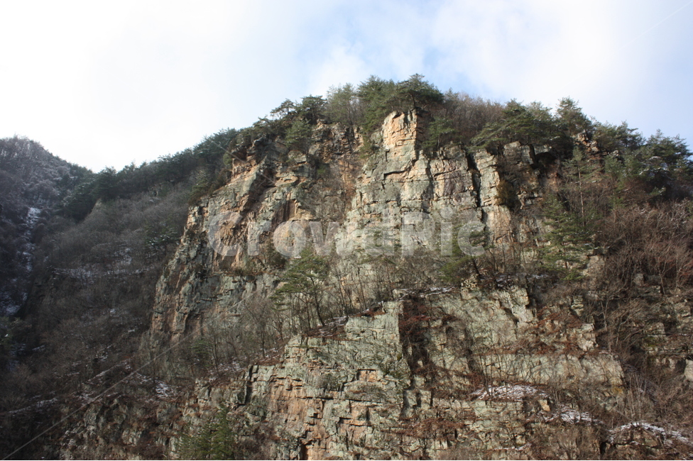 겨울,하늘,산,바위,나무,풍경,겨울,계절,winter,season,자연,풍경,nature,landscape,한국자연풍경,한국자연경관,korea nature landscape,cliff,낭떠러지,outdoors,옥외