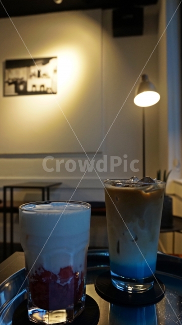 카페,커피,딸기라떼,카페라떼,라떼,조명,cafe,coffee,ratte,Strawberryratte,caferatte,light,mood,커피,카페,coffee,cafe