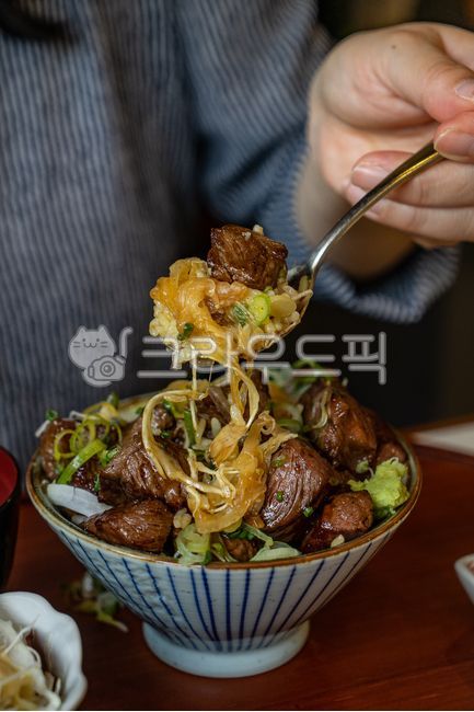 Beef Rice Bowl,Cuisine,Donburi,Japanese Cuisine,Meal,Rice bowl,Steak Don,Spoon,Japanese Food,Food