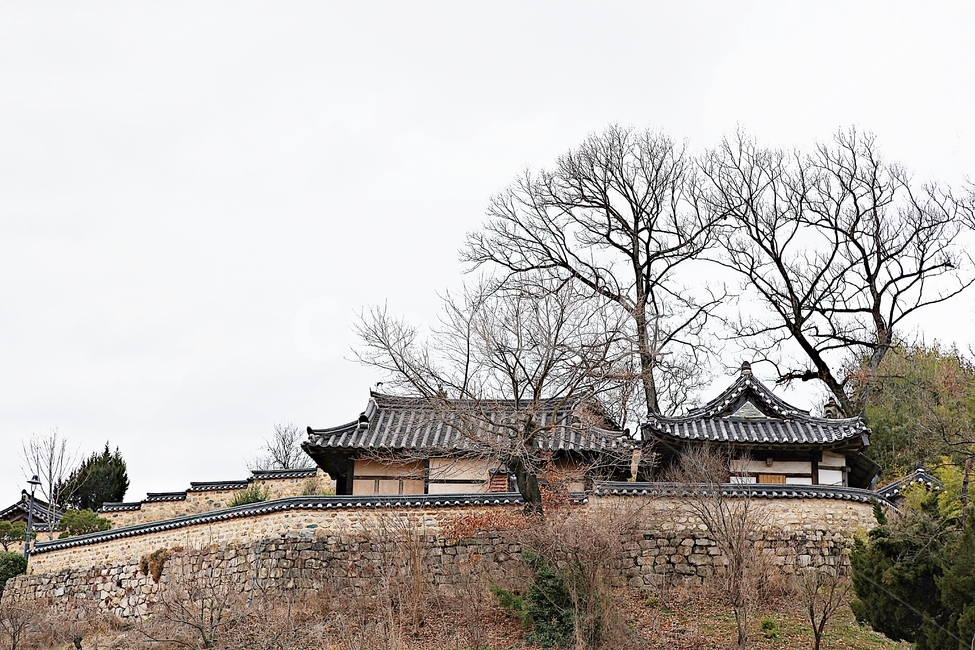 양동마을,한옥,기와집,집,전통집,한옥집,옛날집,자연,풍경,건물,한국전통,한국문화,korean traditional,korean culture,건축물,건물외관,exterior,building,structure,architecture,construction