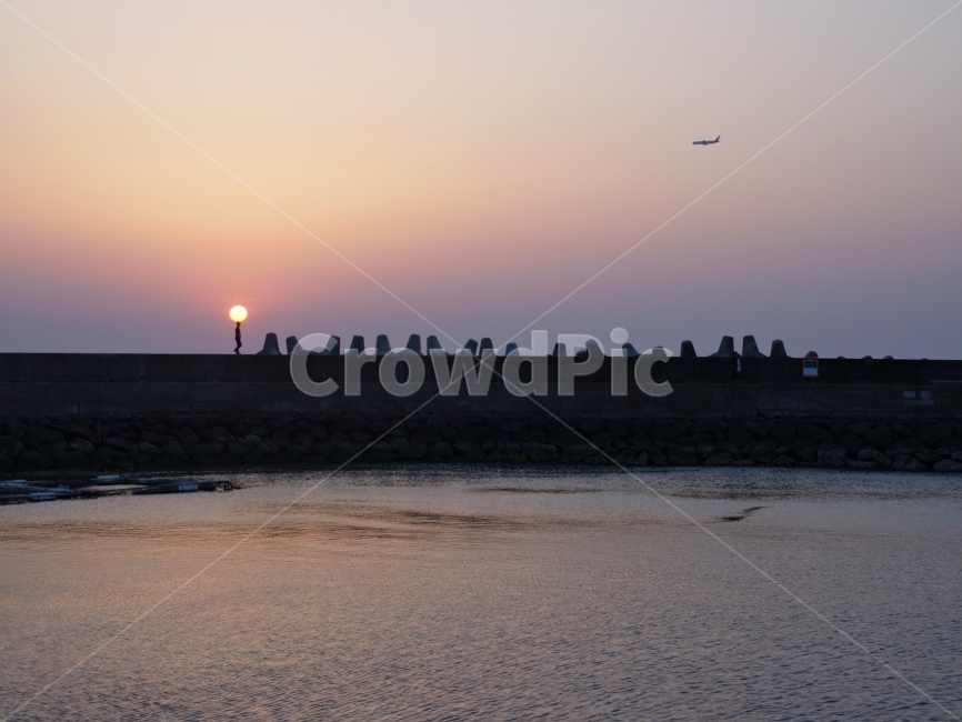 제주,방파제,일몰,타이밍,비행기,자연,풍경,nature,landscape,outdoors,옥외,dawn,새벽,sunset,red sky,붉은 하늘,sky,하늘,dusk,황혼