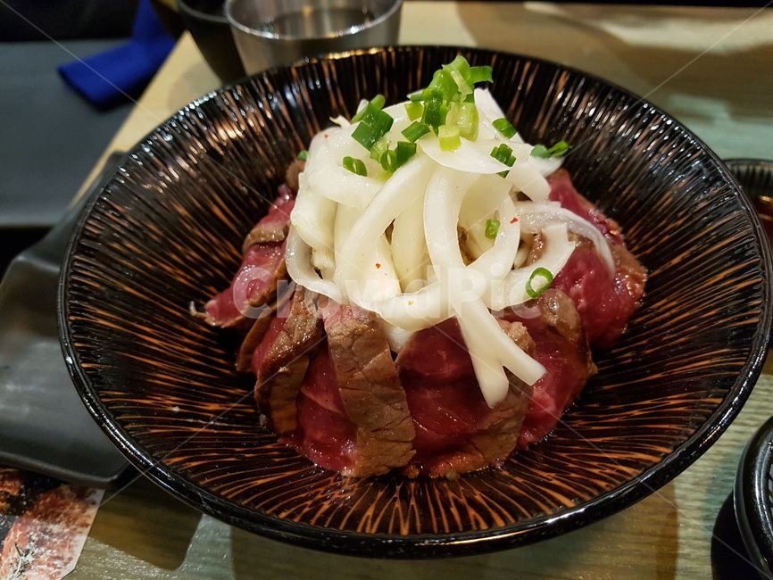 고기덮밥,덮밥,소고기덮밥,일본요리,ricetoppedwithseasonedbeef,bowlofriceservedwithtoppings,japanesefood,japanesemeal,japanesecook,cook,food,meal,일본덮밥,일본고기덮밥