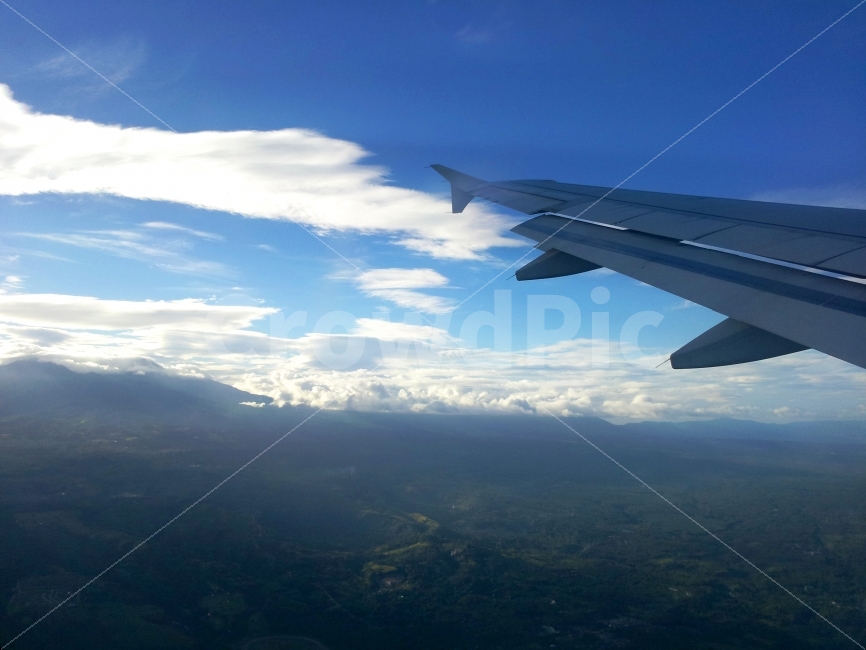 비행기,날개,구름,하늘,땅,산,비행,여행,airplane,air,flying,fly,clouds,land,mountain,자연,풍경,nature,landscape,여행,휴가,traveling,vacation,trip,교통,교통수단,traffic,transportation,outdoors,옥외,vehicle,차량,aircraft,항공기