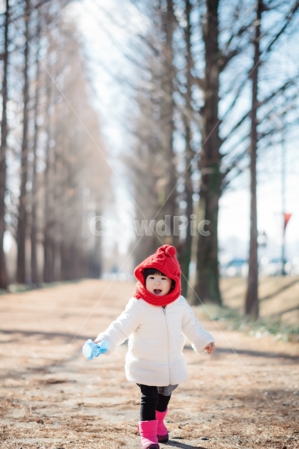 아기,유아,baby,딸,두돌,메타세콰이어,담양,겨울,모자,귀여움,미소,사랑,행복,달리기,겨울,계절,winter,season,사람,인물,인간,human,person,얼굴표정,facial expression,face,어린이,어린아이,child,children,kid,감정표현,기분,feeling,emotion,패션스타일,의상,fashion,style