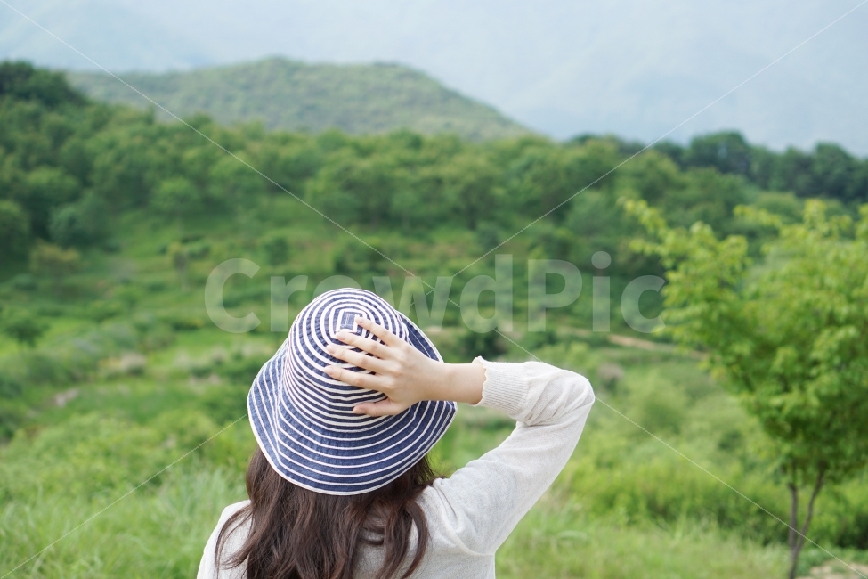 사람,뒷모습,모자,산,자연,풍경,숲속,바라봄,푸름,푸릇푸릇,바탕화면,배경화면,울산,통도사,서운암,여행,휴가,traveling,vacation,trip,휴식,힐링,rest,relaxation,healing,사람,인물,인간,human,person,여성,여자,woman,female,lady