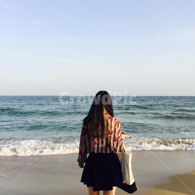 바다,여자,뒷모습,파도,긴머리여자,맑은하늘