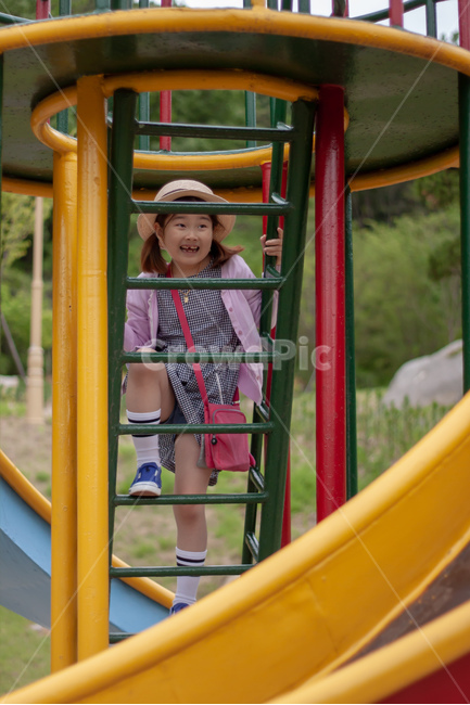 놀이터,미끄럼틀,사다리,happy,smile,girl,female,kid,ladder,excited,exciting,cute,play,climb,funny,child,소녀,사람,인물,인간,human,person,어린이,어린아이,child,children,kid,놀이공원,놀이동산,놀이터,amusement park,playground