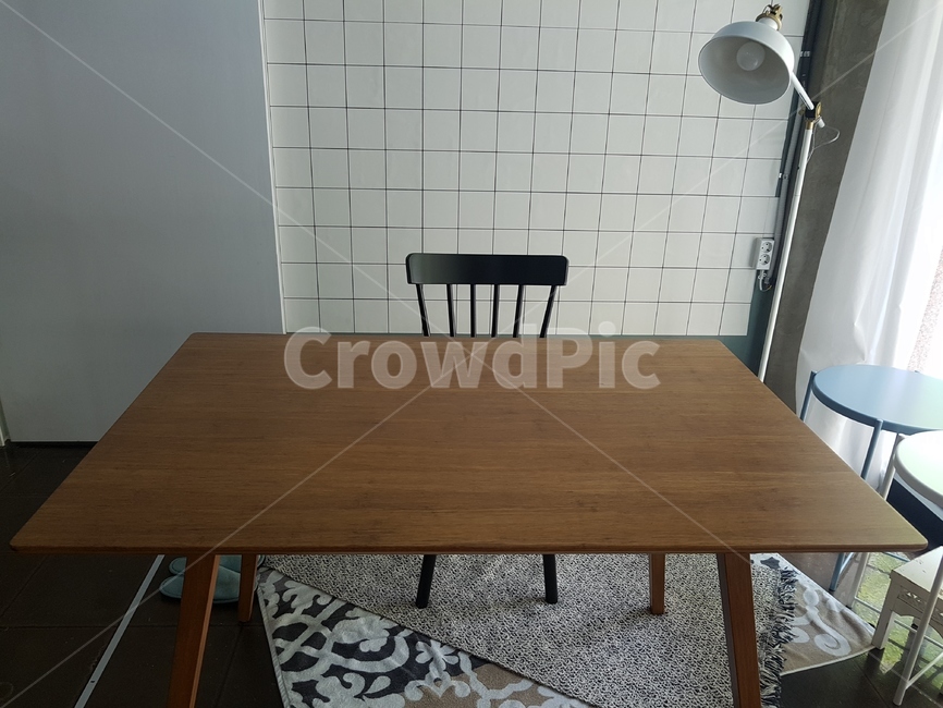 의자,테이블,스텐드,원목테이블,화이트,인테리어,실내디자인,interior design