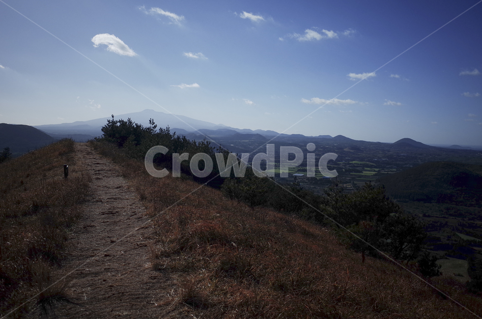 outdoors,옥외,landscape,경치,nature,자연,scenery,풍경,hill,언덕,road,길,도로,dirtroad,흙길
