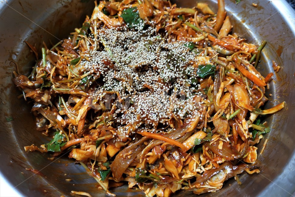 멸치,멸치회,무침,초무침,야채,고추장,초고추장,깨소금,음식,반찬,음식,식재료,요리,food,cook,meal,dishes,food reserves,한식,한국음식,한국요리,korean food,korean dishes,korean meal,korean cook