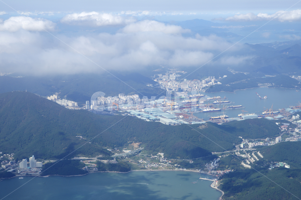 landscape,경치,nature,자연,풍경,scenery,옥외,outdoors,aerialview,조감도,하늘,구름,sky항공,남해안,한려해상국립공원,비행,대한민국,조선소,거제도,거제시,도시,바다,섬