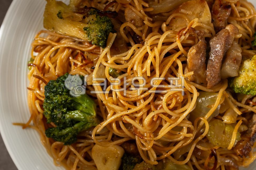 Hong Kong style egg noodles,egg noodles,noodles,noodles,egg,stir-fried,stir-fried noodles,meat,vegetables,greens,seasoning,Chinese food,Chinese culture,Hong Kong food,Hong Kong culture,food,meal,food,groceries,ingredients,ingredients,