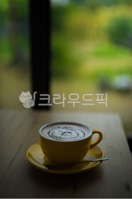 close up,Cafe Latte,inside,heart,drink,latte,cafe,bubble,coffee,beverage,indoors,mug,table,object,cup