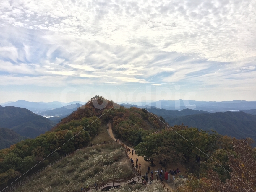 명성산,억새밭,팔각정,구름,하늘,능선길,가을,계절,fall,autumn,season,자연,풍경,nature,landscape,한국자연풍경,한국자연경관,korea nature landscape,outdoors,옥외,hill,언덕
