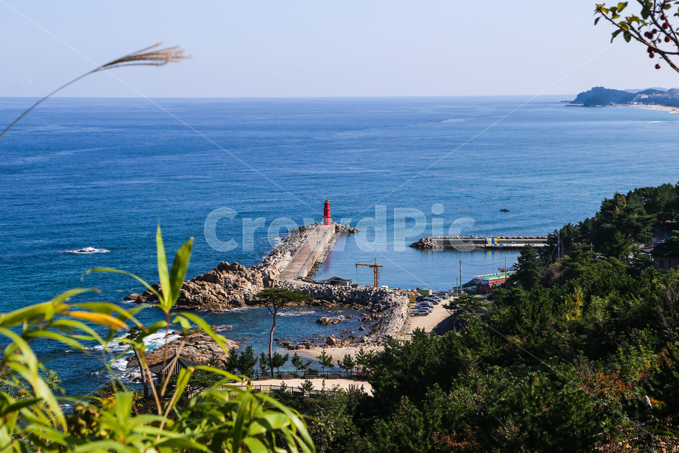 바다,파도,등대,방파제,항구,풍경,자연,해변,sea,ocean,wave,lighthouse,landscape,nature,blue,연안,coast,해안선,수평선,자연,풍경,nature,landscape,등대,lighthouse