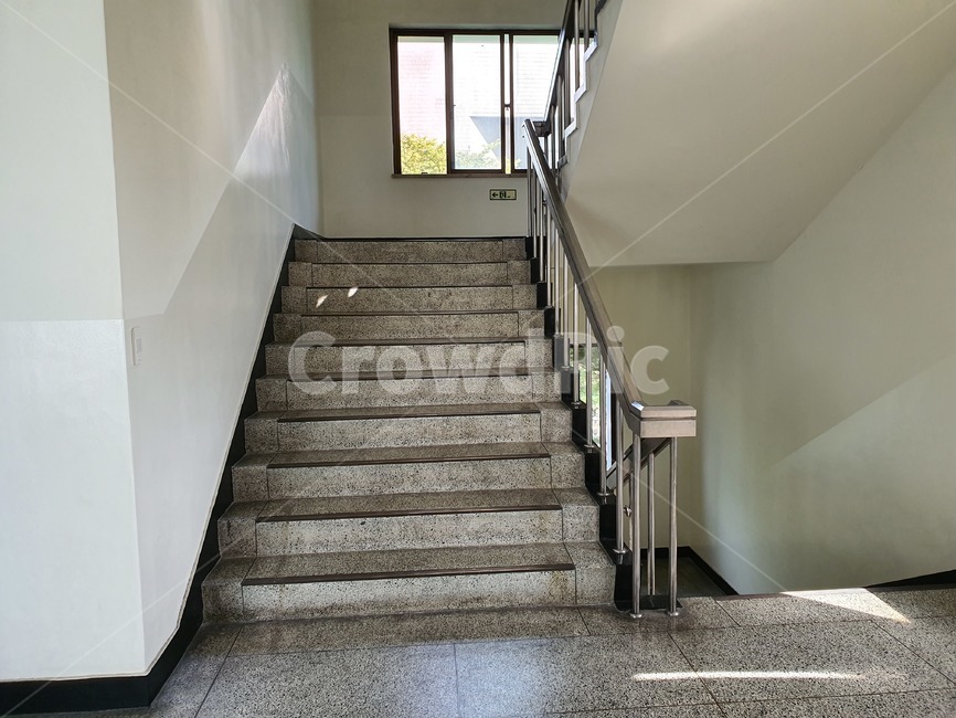 banister,handrail,난간,staircase,계단,flooring,바닥