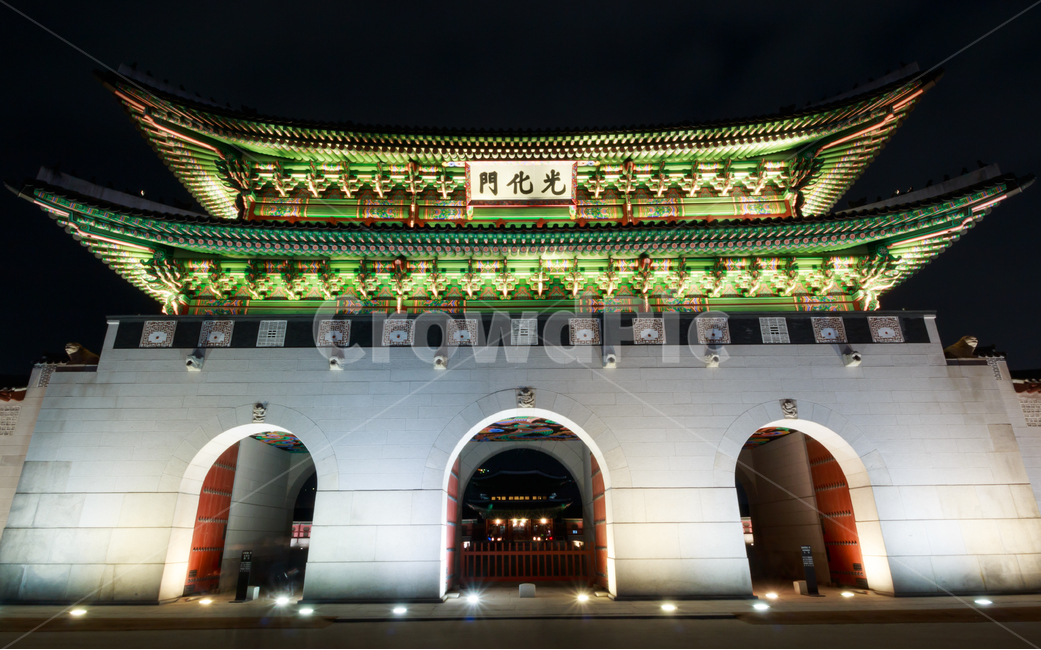 광화문,서울,야경,랜드마크,전통,문화,빛,잔상,궤적,경복궁,한양,도성,중심,광화문광장,해태,성,담,담벼락,성벽,전통양식,건축,기와,조선,조선시대,문화유산,유산,밤,야경,밤,풍경,nightscape,night,landscape,한국전통,한국문화,korean traditional,korean culture,랜드마크,landmark,tourist attraction,한국랜드마크,한국관광지,한국명소,korea landmark,korea tourist attraction,건축물,건물외관,exterior,building,structure,architecture,construction,건물,pagoda,탑,shrine,신사,worship,예배