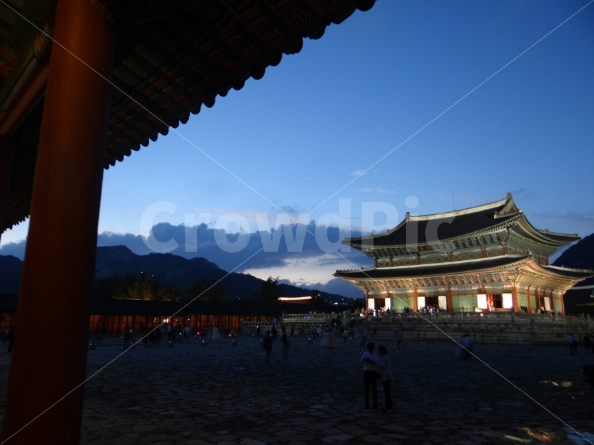 경복궁,야경,궁궐,Nightview,kyoungbokpalace,문화유산,한국역사,야간개장,야경,밤,풍경,nightscape,night,landscape,한국전통,한국문화,korean traditional,korean culture,랜드마크,landmark,tourist attraction,한국랜드마크,한국관광지,한국명소,korea landmark,korea tourist attraction,architecture,건축물,building,건물,worship,예배,shrine,신사
