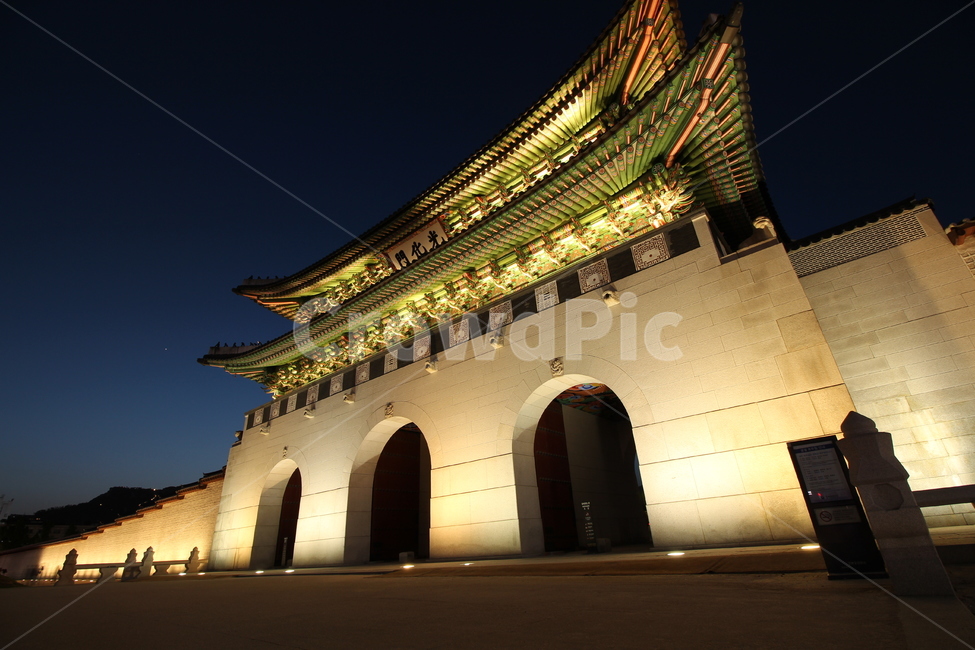 서울,경복궁야간개장,경복궁,광화문,전통궁,전통,한국전통,밤,야경,풍경,nightscape,night,scape,koreantraditional,koreanculture,랜드마크,landmark,장노출,야경,밤,풍경,nightscape,night,landscape,한국전통,한국문화,korean traditional,korean culture,랜드마크,landmark,tourist attraction,한국랜드마크,한국관광지,한국명소,korea landmark,korea tourist attraction,건축물,건물외관,exterior,building,structure,architecture,construction,pagoda,탑,shrine,신사,건물,worship,예배